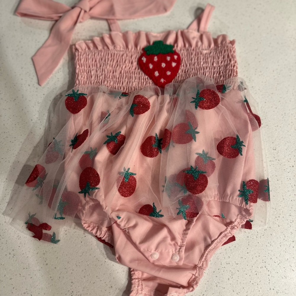 🍓🎀Berry first birthday Outfit and decor! 🎀🍓 - Picture 8 of 14